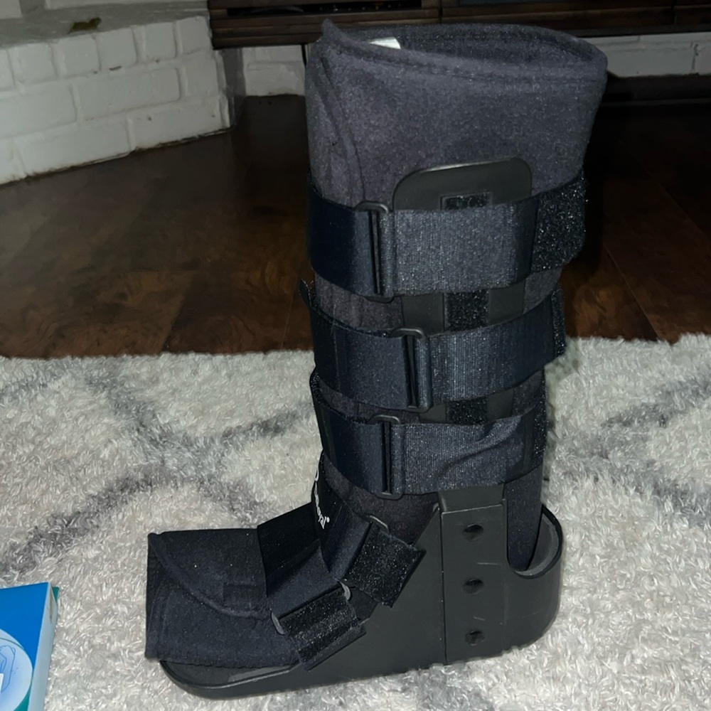 Orthopedic Boot - Picture 3 of 8